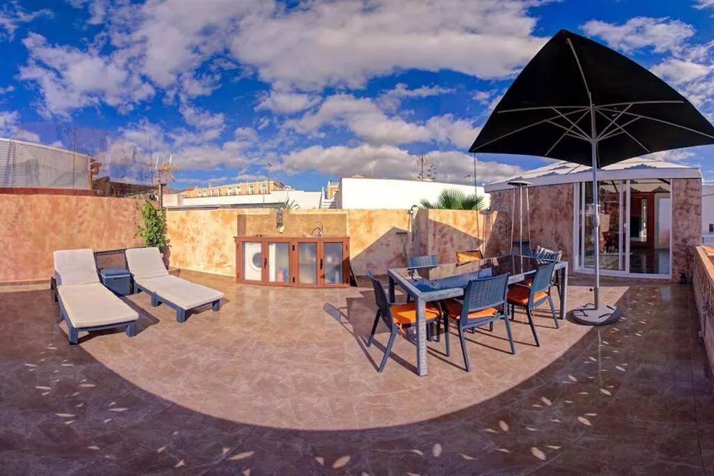 Semi-Detached Villa Sea Views, Huge Terrace, Close Beach Palm-mar Spanyolország
